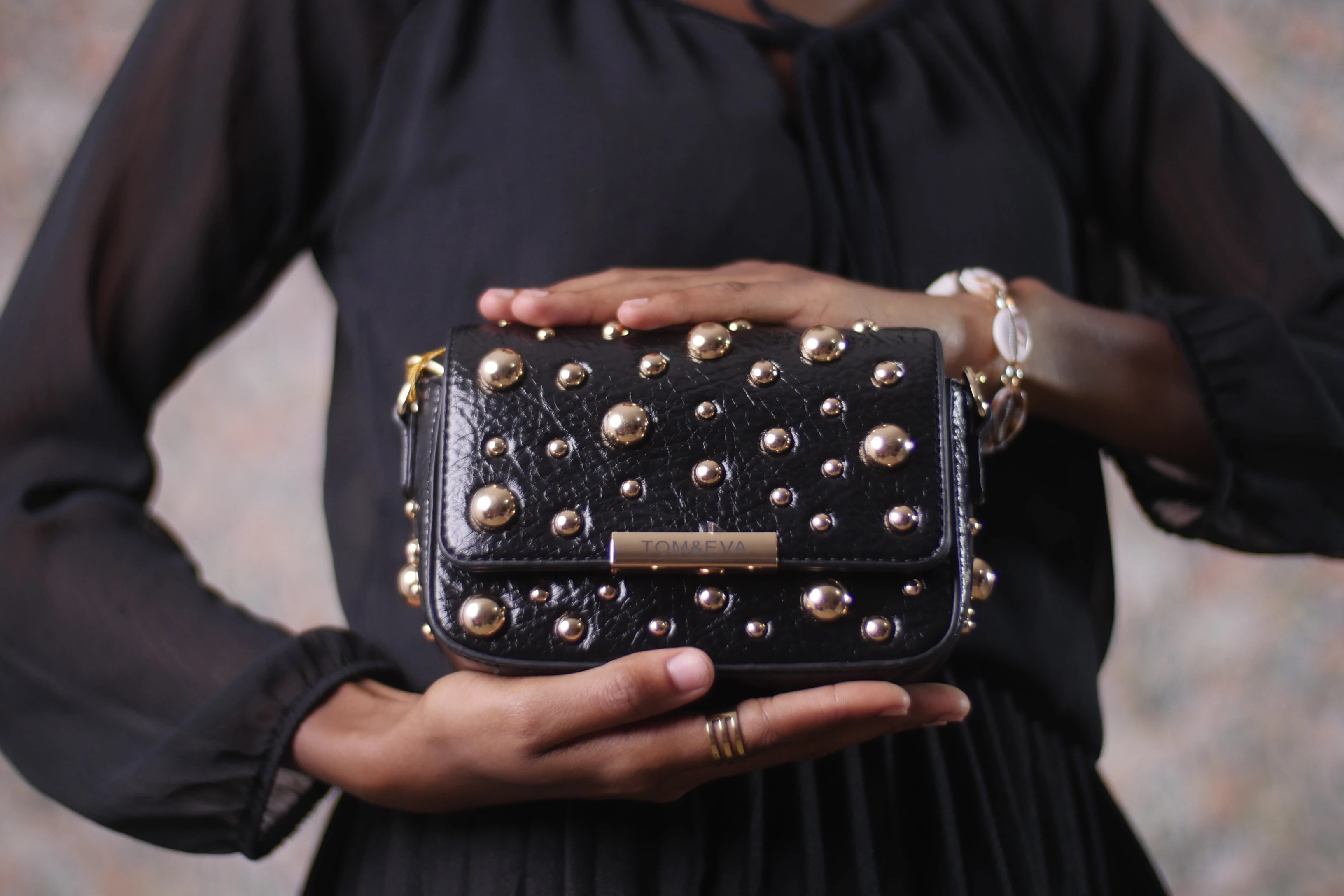 24P-5901 BLACK